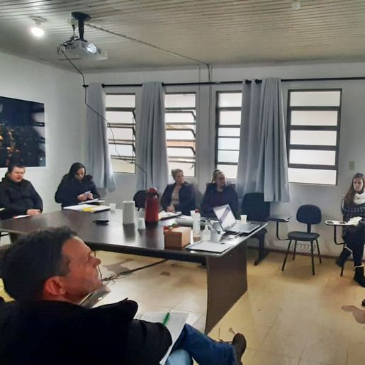 Conselho de Alimentação Escolar de Iporã do Oeste recebe capacitação