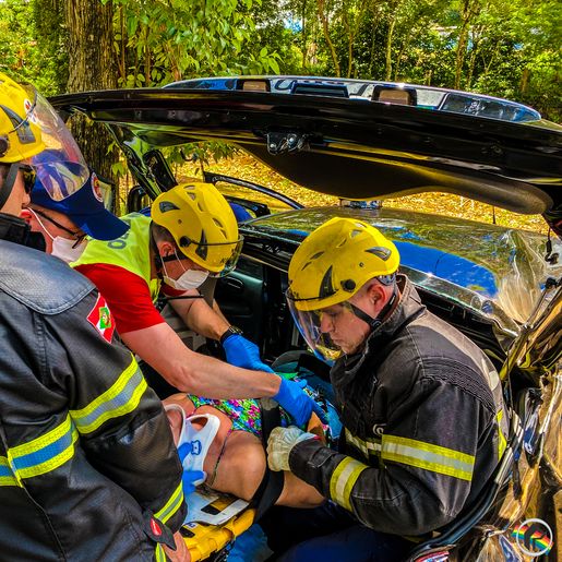 Saída de pista deixa mulher ferida na BR-163; assista ao vídeo