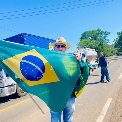 VÍDEO: Grupo realiza manifesto na SC 163, em Itapiranga