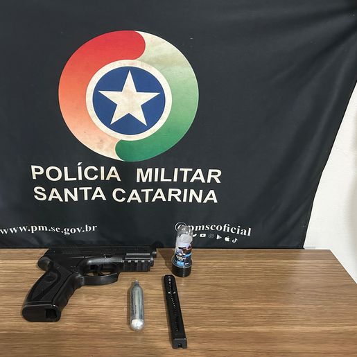 Após denúncia de ameaça, jovem é encontrado com simulacro de arma em Dionísio Cerqueira