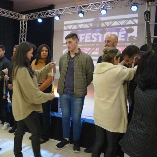 Mais de 40 calouros se apresentam na eliminatória do Festerê municipal