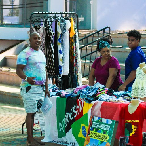 Feira Regional de Artesanato movimenta praça em São Miguel do Oeste