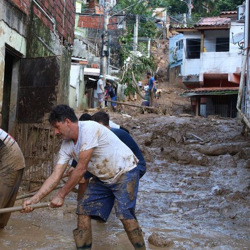 Sobe para 44 o nº de mortos no litoral de SP; mais de 40 estão desaparecidos