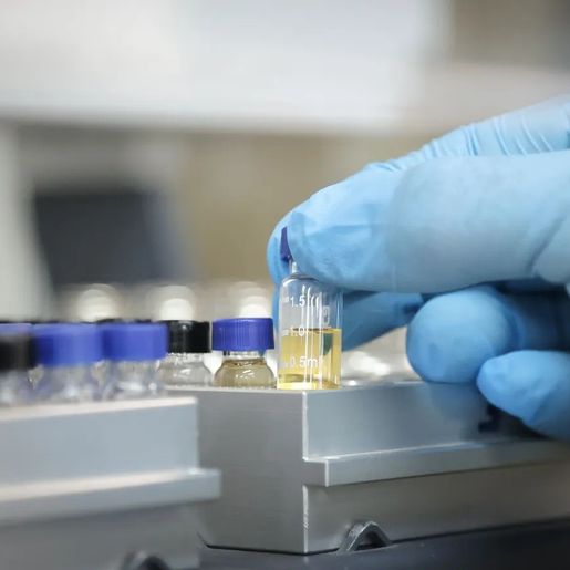 Metanol foi adicionado e não surgiu de destilação natural, diz perícia em SP