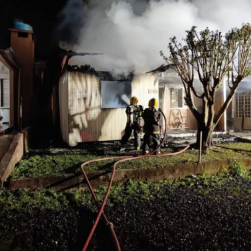 Incêndio atinge residência no centro de Maravilha