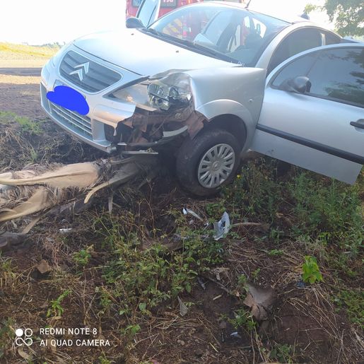 Colisão traseira entre dois veículos mobiliza bombeiros na SC 163
