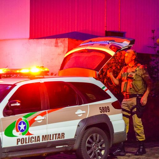 Foragido da Justiça aborda PM e pede para voltar para presídio em SC