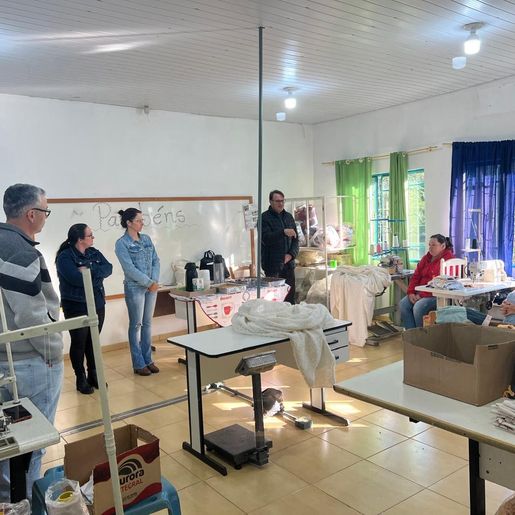 Assistência Social investe em máquinas de costura para fortalecer geração de renda