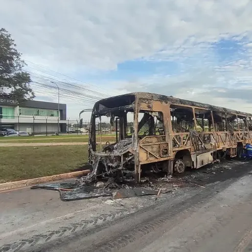 Protestos resultam em oito carros e cinco ônibus queimados em Brasília