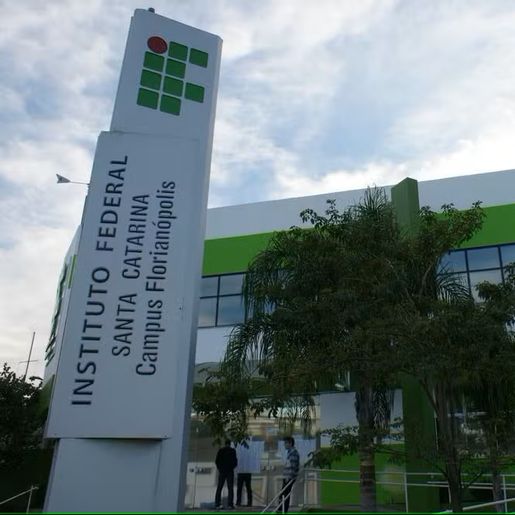 IFSC abre mais de 50 vagas para professores com salários de até R$ 8 mil