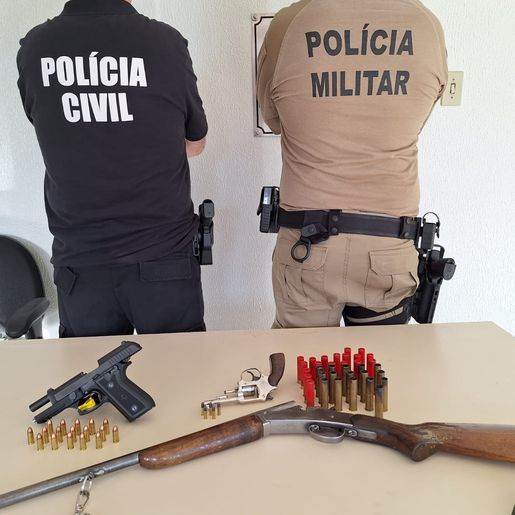 Pai e filho são presos em São Bernardino; armas e munições são apreendidas