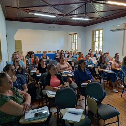 Educação Especial recebe apoio técnico na Regional de Itapiranga