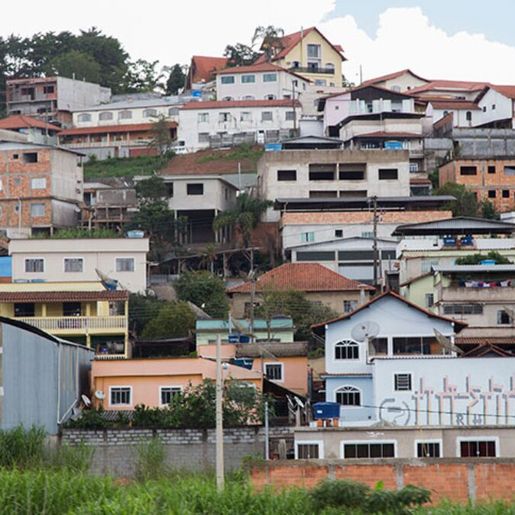 Brasil alcança marca histórica de menor nível de pobreza e extrema pobreza, aponta IBGE