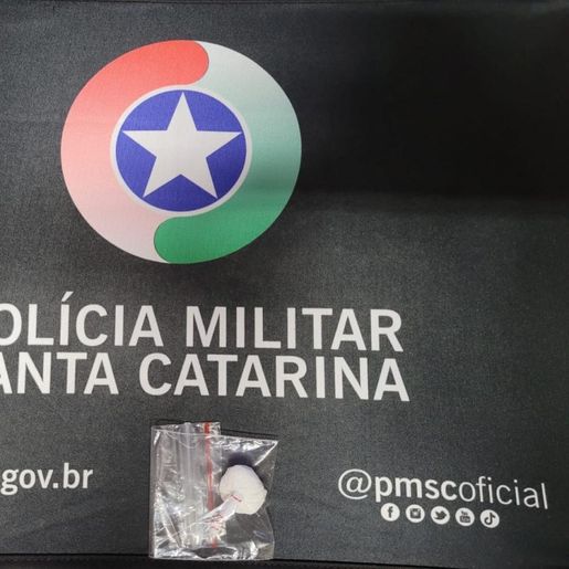 Polícia apreende cocaína durante fiscalização em bar no interior de Itapiranga