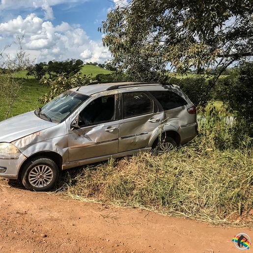 Capotamento deixa homem ferido no interior de Paraíso