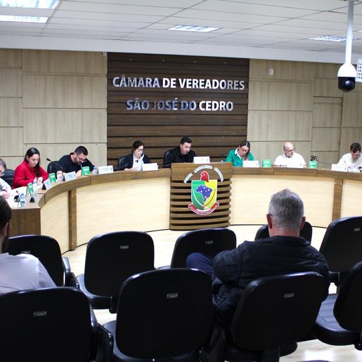 Sessão da Câmara de São José do Cedro debate propostas de saúde na escola e aprova projeto 008