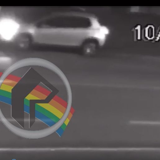 Motorista bate carro em caminhão estacionado e foge em SMOeste; VÍDEO