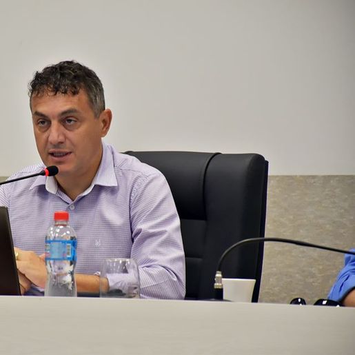 Precisamos retomar as atividades normais, afirma presidente da Câmara