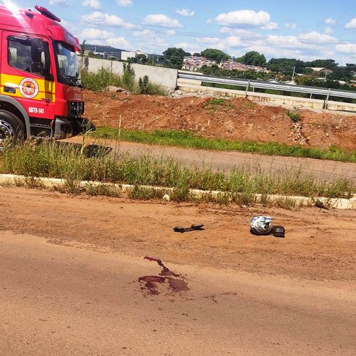 Homem fica ferido em acidente entre caminhão e moto em São José do Cedro