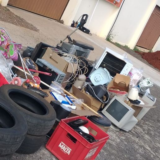 Mutirão no Bairro São Luiz recolhe mais de 450KG de pneus e materiais eletrônicos