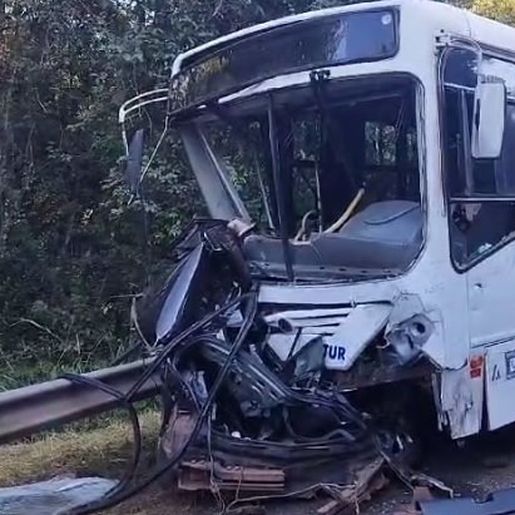 Morador de Vitorino morre em acidente na BR-158 e 18 pessoas ficam feridas