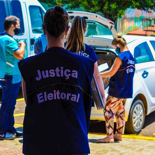 Quem se negar a entregar celular a mesário será impedido de votar, diz TSE