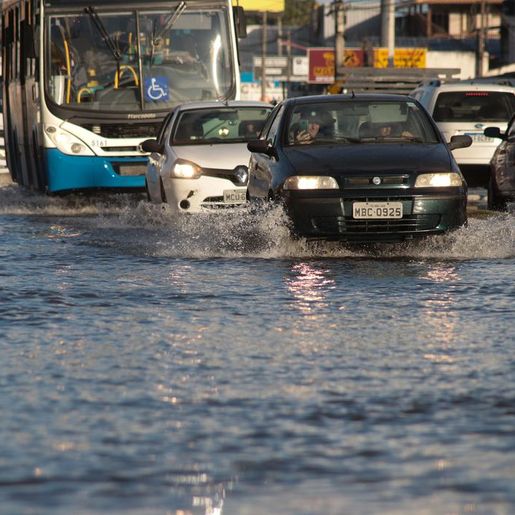 Ciclone deixa SC em alerta máximo para alagamentos e deslizamentos