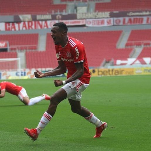Inter vence o Fortaleza e sobe na tabela do Brasileirão