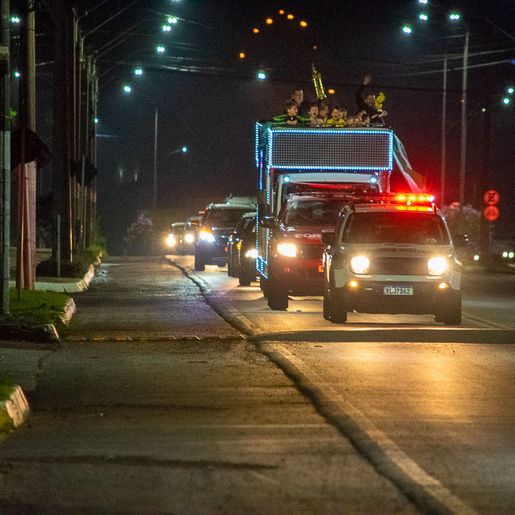 Jogadores do Polo da Chape são recepcionados com festa após conquista internacional