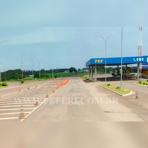 Caminhoneiro perde parte de carreta em frente a PRF de Guaraciaba