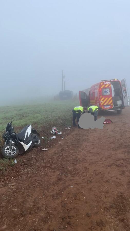 Jovem sofre ferimentos em colisão de moto e caminhonete no interior de Itapiranga