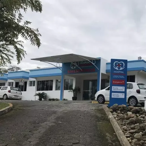 Médico que teria feito oração durante atendimento à criança é demitido em SC