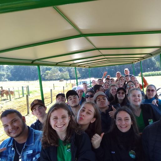 Alunos da Casa Familiar Rural de Cedro realizam viagem de estudo