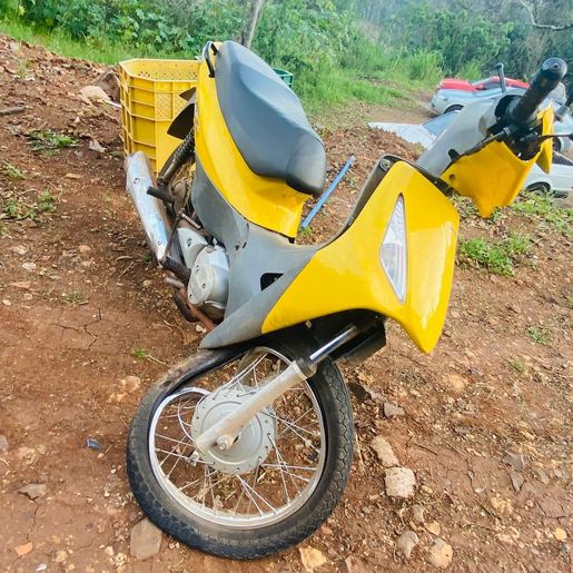 Mulher fica ferida em colisão entre carro e moto em Itapiranga