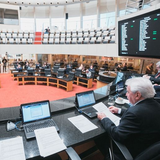 Reajuste de quase 70% no salário do governador de SC é aprovado em comissão