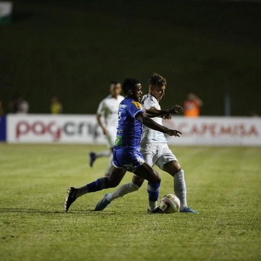 Grêmio sai perdendo mas vira sobre o Aimoré e se mantém na liderança do Gauchão