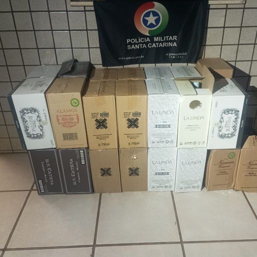 PM apreende carga de vinhos argentinos durante ação de fronteira em Dionísio