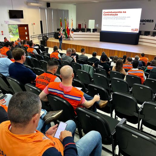 Defesa Civil capacita municípios em evento na Câmara de Vereadores de SMO