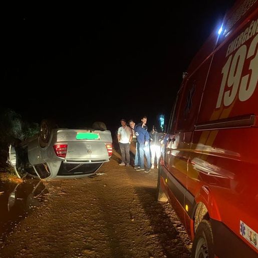 Homem sofre ferimentos em capotamento no interior de Santa Helena