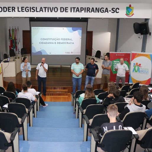 Escola do Legislativo realiza capacitação para Vereadores Mirins em Itapiranga
