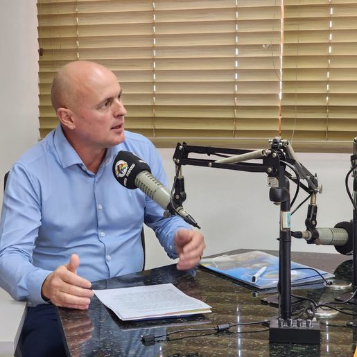 Candidatos não comparecem e debate vira entrevista com candidato de Tunápolis