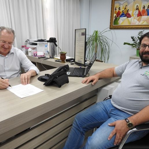 Prefeito assina desapropriação de terreno para ampliação de escola