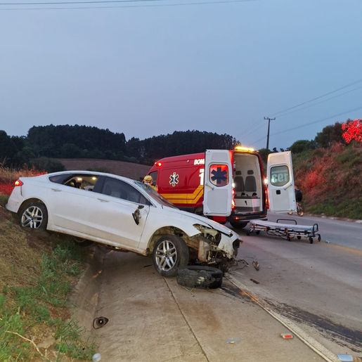 Acidente na BR-163 em Guarujá do Sul deixa uma pessoa ferida
