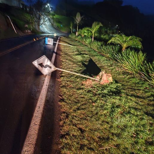 Placas de trânsito e lixeiras são danificadas no interior de Itapiranga