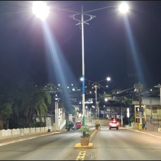 Prefeitura conclui instalação de lâmpadas de LED em Iporã do Oeste