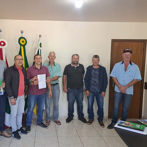 Administração Municipal recebe emenda para construção de novo pavilhão