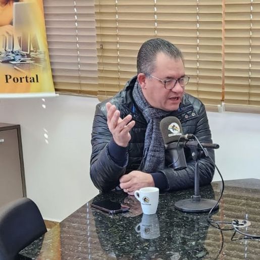 Prefeito critica vereador por interromper fala na tribuna livre