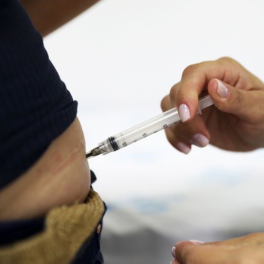 Com meta de 90%, cobertura vacinal da dengue é de 25% em SC