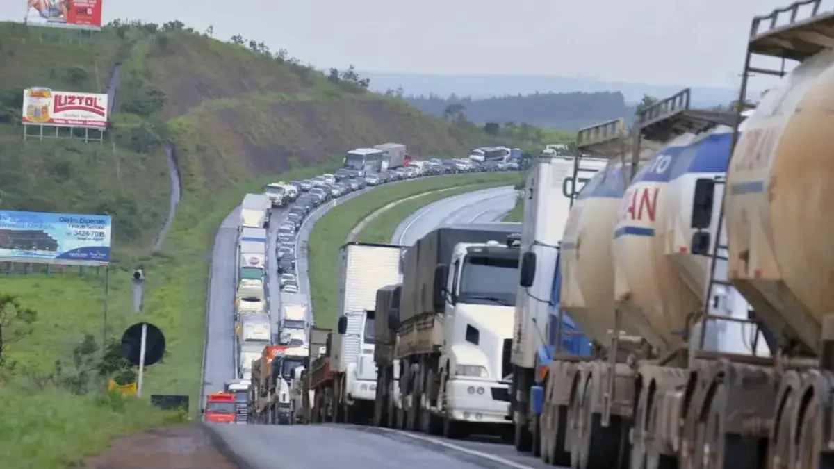 Câmara aprova anistia a multas aos caminhoneiros por bloqueios pós-eleições de 2022