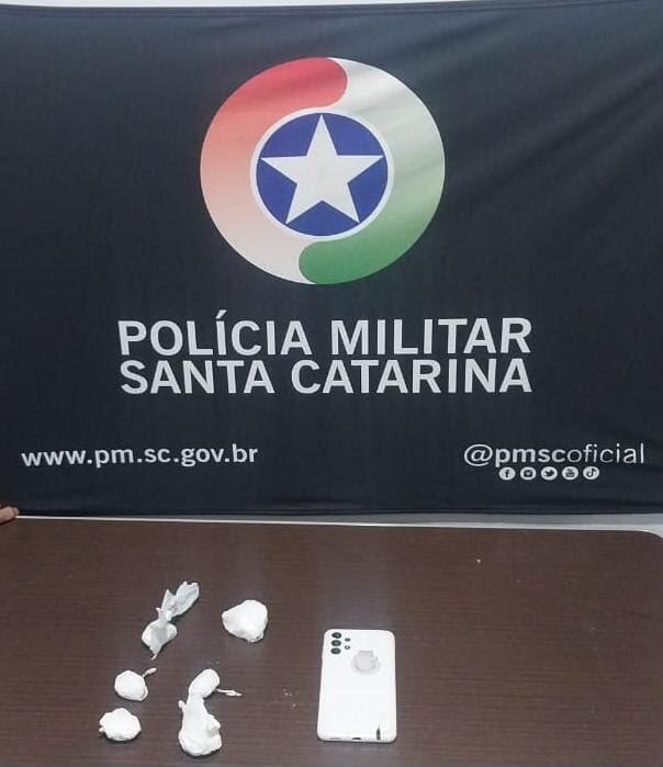 Polícia Militar prende dois homens por tráfico de drogas em Maravilha